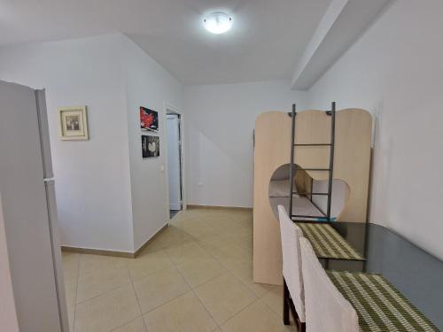 a hallway with a table and chairs in a room at Vila Duro in Ksamil
