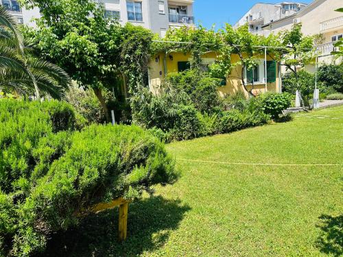 Gambar di galeri bagi Holiday Home Vesna di Budva