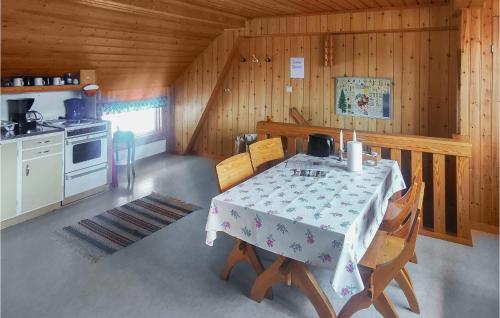 a dining room with a table and a kitchen at Lovely Apartment In lvdalen With Kitchen in Älvdalen
