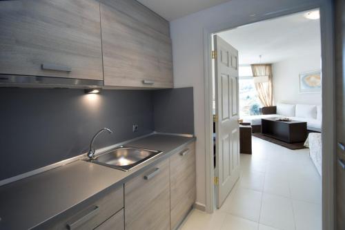 A kitchen or kitchenette at South Pearl