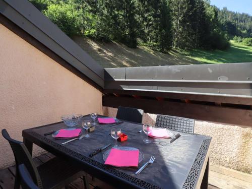 Photo de la galerie de l'établissement Duplex lumineux 4-6 pers avec balcon sud, bien équipé, proche pistes et commerces, refait à neuf, calme - FR-1-342-216, à Beaufort