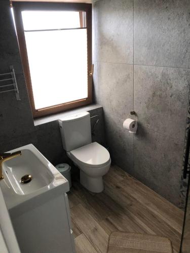 Ein Badezimmer in der Unterkunft Noclegi DobraNocka