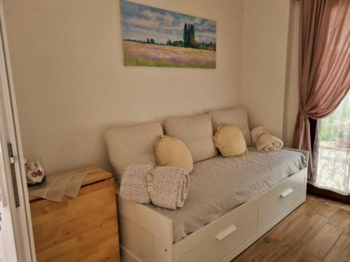 a couch with pillows on it in a room at Casa Toscana in Lorenzana