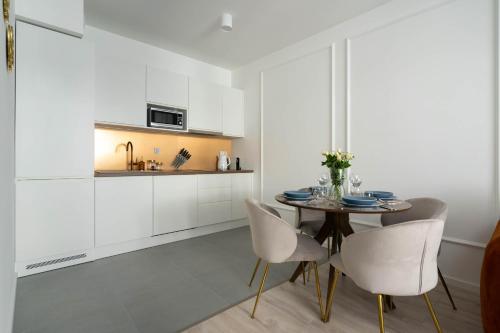 Η κουζίνα ή μικρή κουζίνα στο Symphony Modern Tower Apartamenty