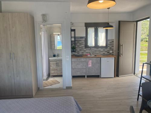 a room with a kitchen and a dining room at Maurizio's Villa in Yiáltra