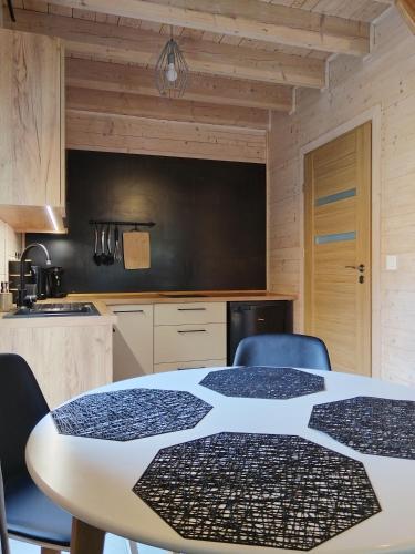 a kitchen with a table and chairs in a room at SOSNOWY KLIFF in Niechorze