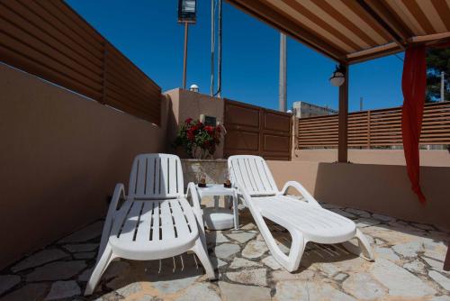 Φωτογραφία από το άλμπουμ του Glamour beautique villa στις Αχαρνές