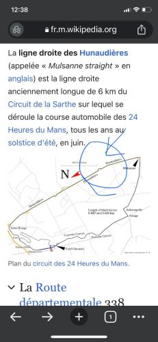 a screenshot of a text box with a picture of a plane at Au pied du circuit des 24h, chez Céline in Le Mans