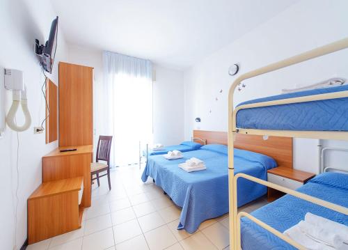 Ένα ή περισσότερα κρεβάτια σε δωμάτιο στο Hotel Paloma Beach Front Chiringuitos Time