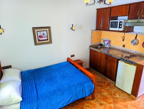 a kitchen with a blue bed in a room at Mirador Golf Appart-hotel in Cabo Negro