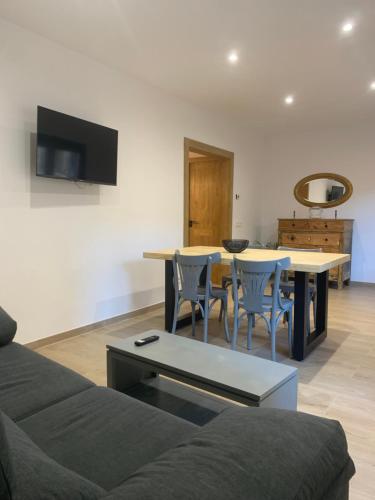 a living room with a couch and a table at CAL JAN - La Muralla in Bellver de Cerdanya 