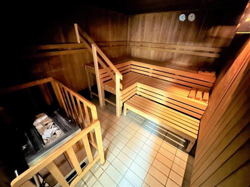 an overhead view of a sauna with two wooden benches at COZY Apartment Bavarian Forest +POOL +SAUNA +NETFLIX in Zwiesel