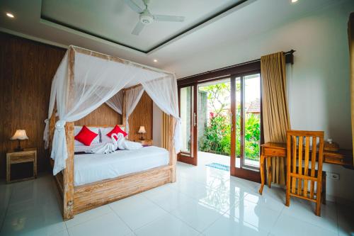 a bedroom with a bed with a canopy at Pondok Ubud Nia Cahya in Tegalalang