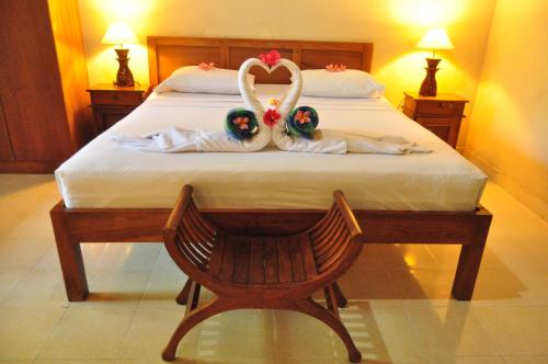Ένα ή περισσότερα κρεβάτια σε δωμάτιο στο Kusnadi Hotel