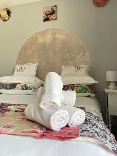 a pile of towels sitting on top of a bed at Esprit Etape in Saint-Barthélemy-de-Vals