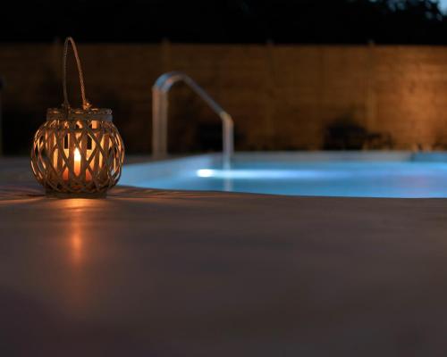 Bazén v ubytování Villa Hercules - Refreshing Pool & Hydromassage nebo v jeho okolí