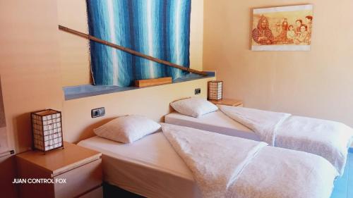 a room with two beds in a room at Marumundo in Bermejo
