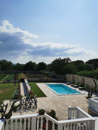 Holiday home Iva with pool – Photos 2