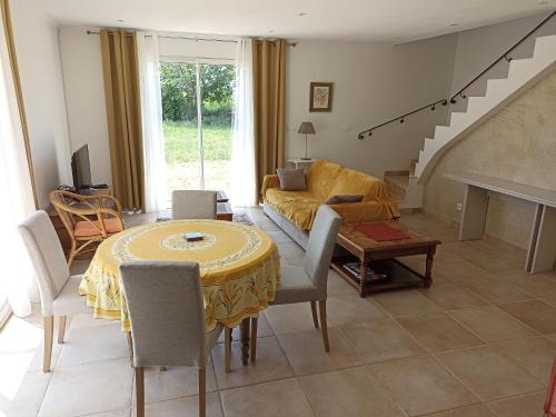 a living room with a table and a couch at Maison Manosque in Manosque