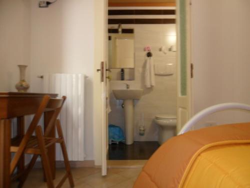 A bathroom at La Stanza Alternativa