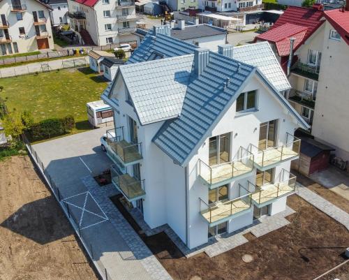 an overhead view of a house with a blue roof at Magnolia Apartamenty in Władysławowo