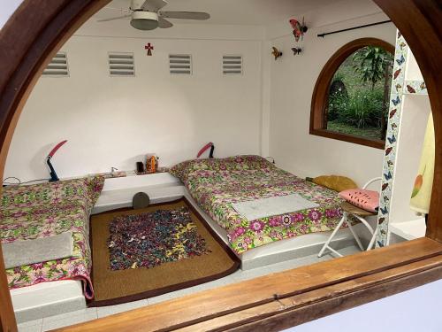 a room with two beds and a mirror at Casa Natalie in Prado