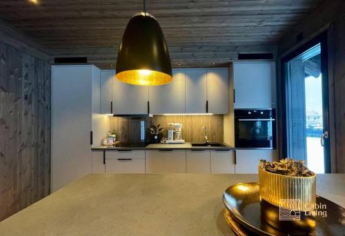 Kjøkken eller kjøkkenkrok på Brand new cabin at Moseteråsen Hafjell Ski inout
