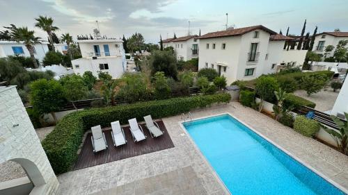 Πισίνα στο ή κοντά στο Merab Holidays Villas - K13