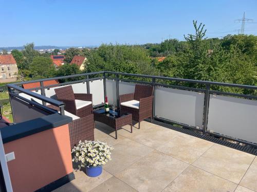 Foto Apartmenthaus Landeskrone Dresden für Gruppen bis 20 Personen, 2 Wohnungen, Sauna, Dachterrasse & Garten 1