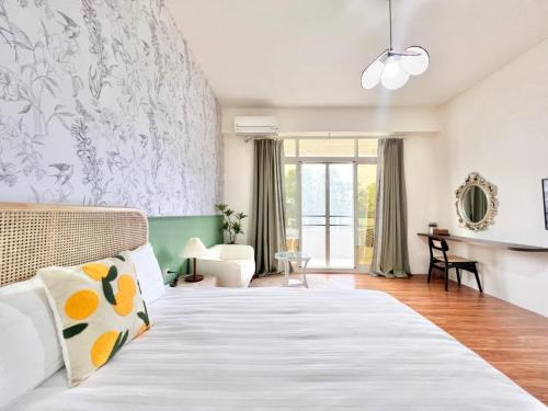 a bedroom with a bed and a living room at 台東永安101民宿-可包棟 in Taitung City