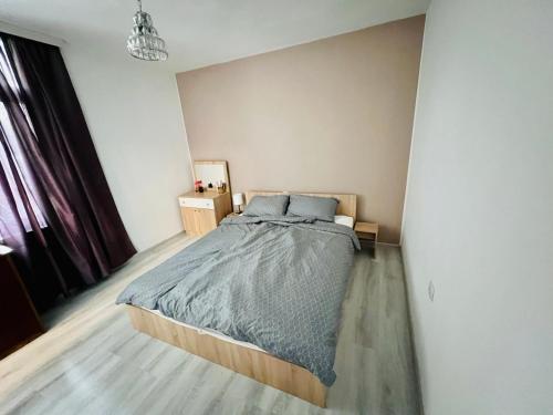 Katil atau katil-katil dalam bilik di Midtown Apartment