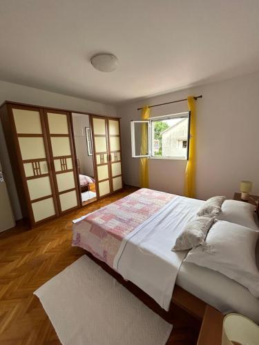 Ένα ή περισσότερα κρεβάτια σε δωμάτιο στο Apartman Filip