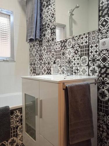 a bathroom with a sink and a mirror at Casa Lidia, ideal familias y grupos in O Grove