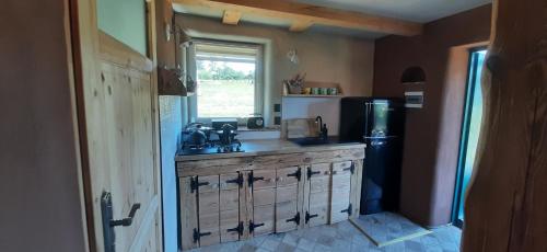 Kitchen o kitchenette sa Ekologiczny Domek , Pojezierze Drawskie