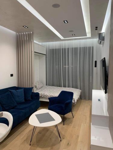 Гостиная зона в Blue View Luxury Apt in Soho City