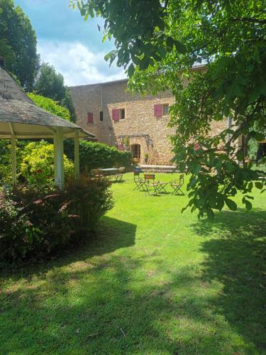 Taman di luar Le Vieux Moulin de Jouques