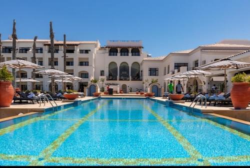 בריכת השחייה שנמצאת ב-Address Marassi Golf Resort Hotel Appartments או באזור