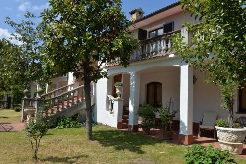 a house with a staircase in the yard at Villa Magnolia in Pian di Mulino