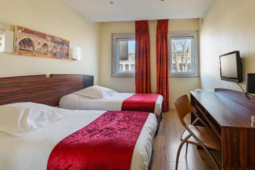 Postel nebo postele na pokoji v ubytování Hôtel Icare