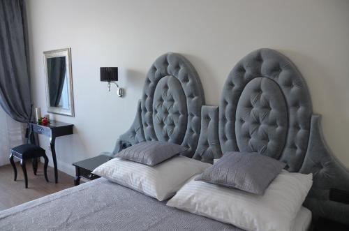 Posteľ alebo postele v izbe v ubytovaní Apartamenty Adalbert