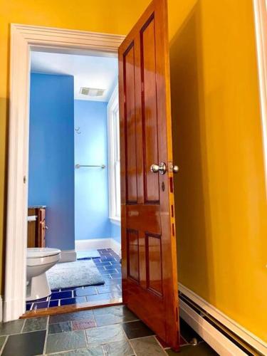 Un baño de Island View House BnB Self Check-In