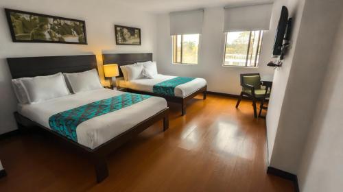Postel nebo postele na pokoji v ubytování Hotel Charlotte Suite 26