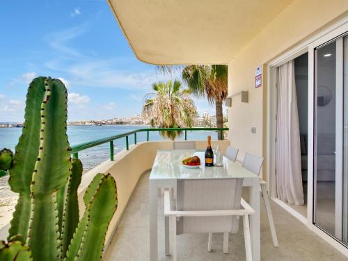 CASA MARINITA, Top Floor, Direct access to the Seafront