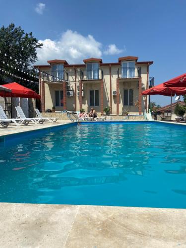 a large swimming pool in front of a house at Hotel Traveler in Sighnaghi