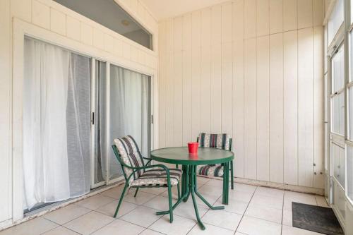 a green table and two chairs on a balcony at Quiet Getaway to Tampa & Orlando in Mulberry