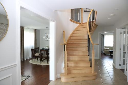Φωτογραφία από το άλμπουμ του Lavish 4BR House Near Simcoe Lake & FH Resort σε Innisfil