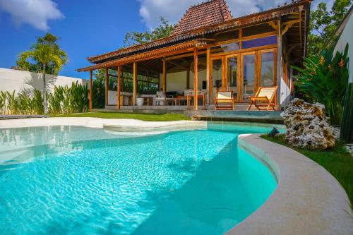 Bazén v ubytování Villa Miti Bingin nebo v jeho okolí