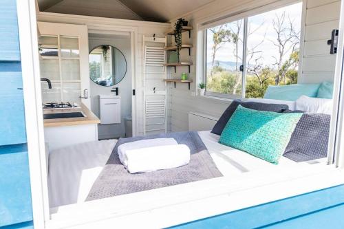 Postel nebo postele na pokoji v ubytování Yarra Valley Tiny House - Tiny Stays