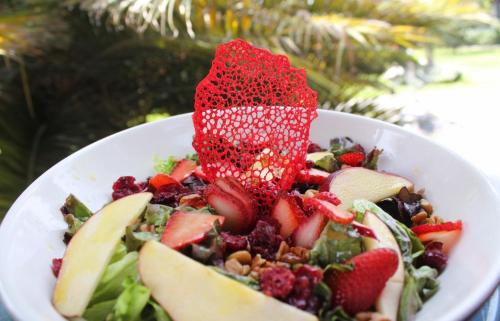 Makanan di atau berdekatan hotel