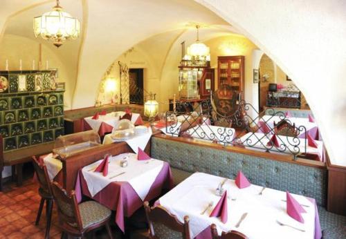 Restaurace v ubytování Gasthof Hotel Zur goldenen Krone